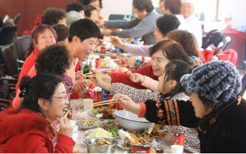 敦煌社區(qū)舉辦“左鄰右舍話端午，鄰里一家親”端午節(jié)活動(dòng)暨第十三屆百家宴活動(dòng)